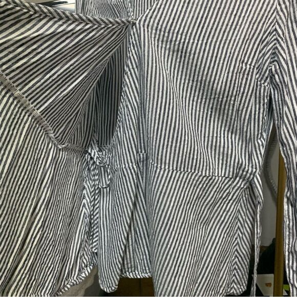 OLD NAVY White and Gray Pinstripe Long Sleeve V-Neck Blouse Tie Waist - Picture 5 of 7